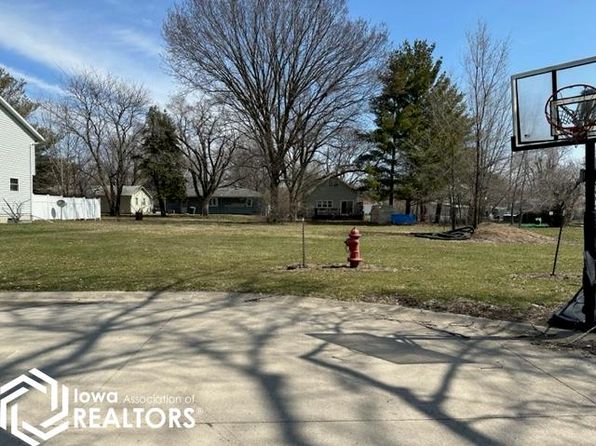 705 S 8th St, Fairfield, IA 52556