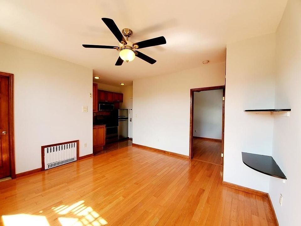 1st image of 556 17th St #2REAR