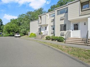 16 Donna Dr APT 32, Norwalk, CT 06854