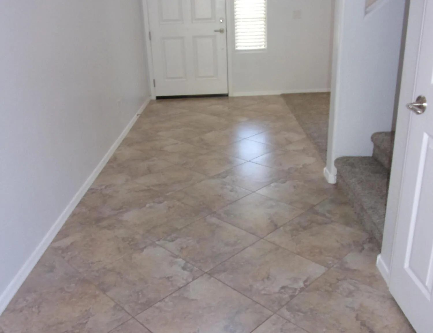3 bed, 2.5 bath, 2902 sqft, $3,044 — Photo 2