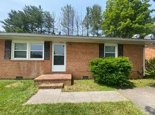 215 Montgomery St NE, Christiansburg, VA 24073
