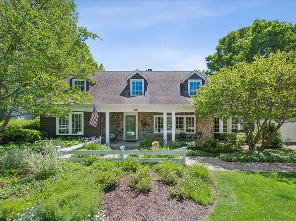 253 Summerfield Rd, Northbrook, IL 60062