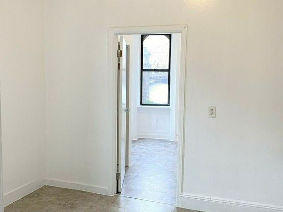5th image of 1079 1st Ave #16