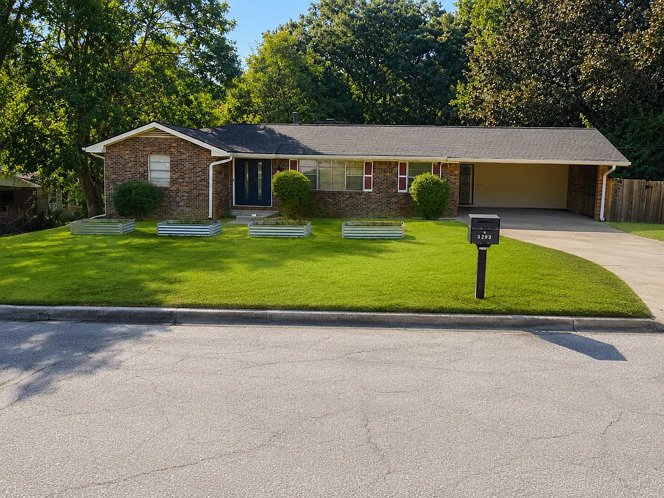 3203 Candace Dr