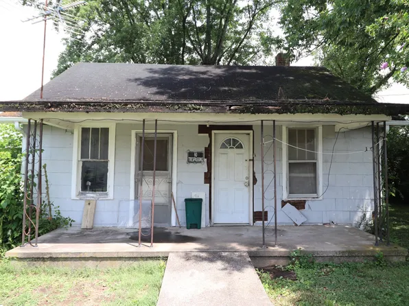 706 Courthouse View St, Lafayette, TN 37083