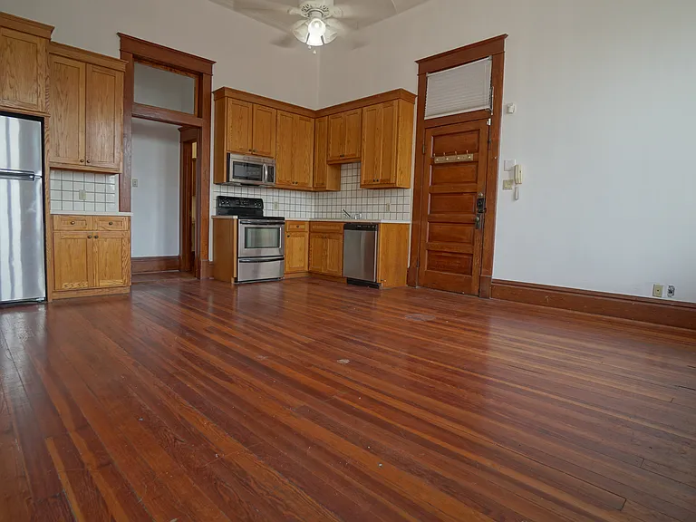 100 W Hopkins St #204 — Photo 2