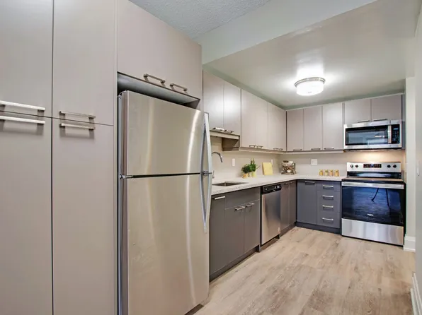 79 Grand Avenue South