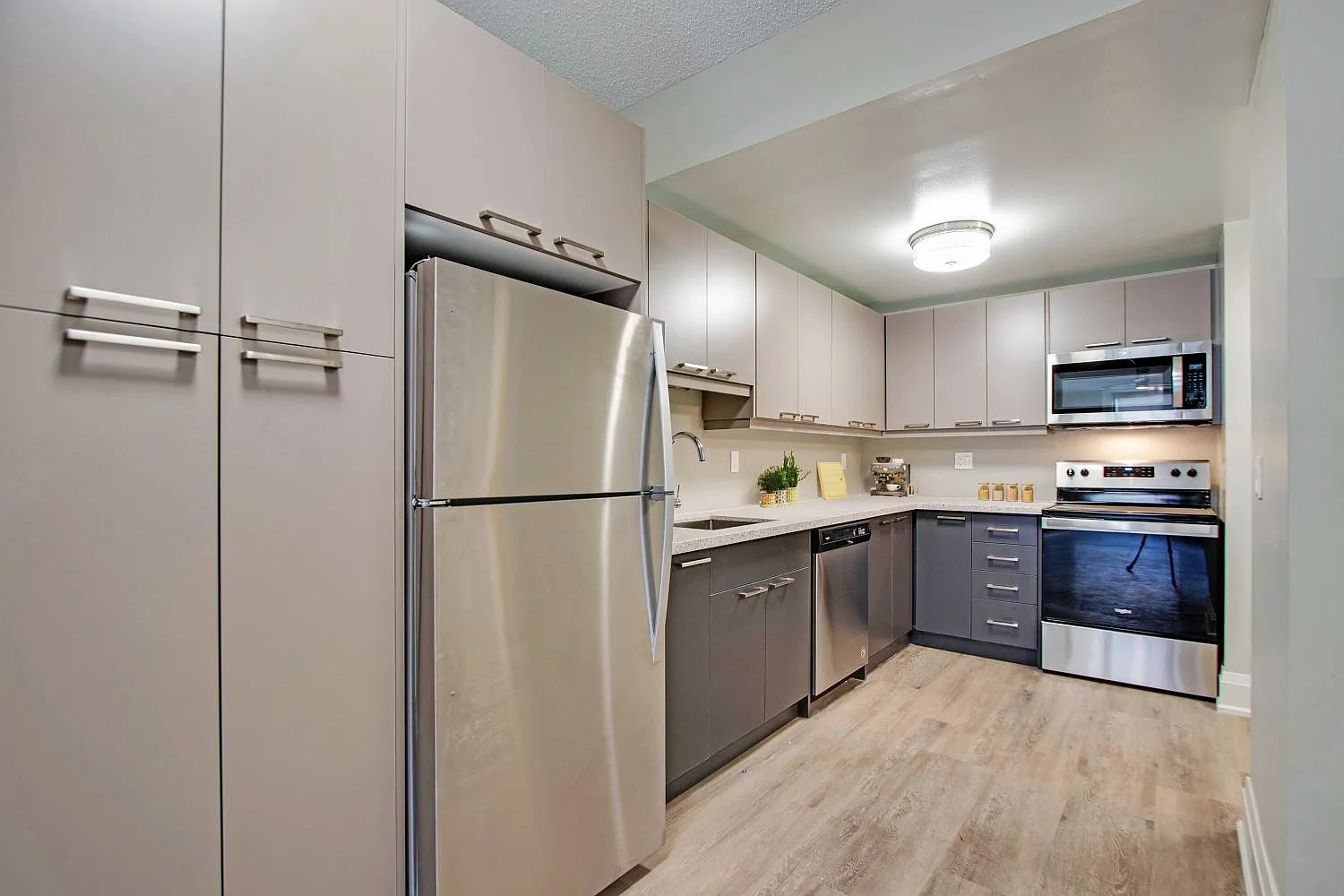 79 Grand Ave S #469829 photo 1