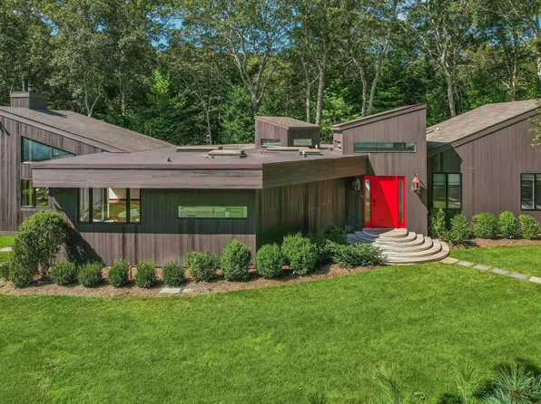 74 Talmage Farm Ln, East Hampton, NY 11937