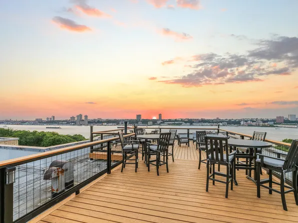 214 Riverside Drive image 15 of 16