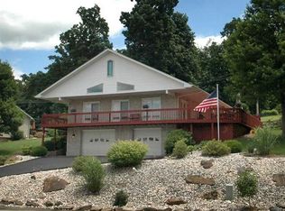 8 Camry Dr, Irwin, PA 15642