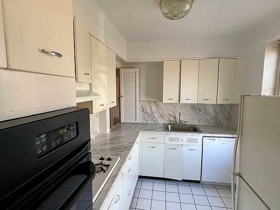 4th image of 192-45 71st Cres #3