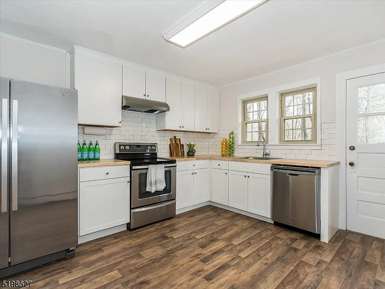 81A Alexander Ave #1 — Photo 7