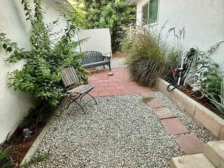 232 W 3rd St — Photo 17