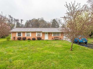 104 W Lincoln Rd, Oak Ridge, TN 37830