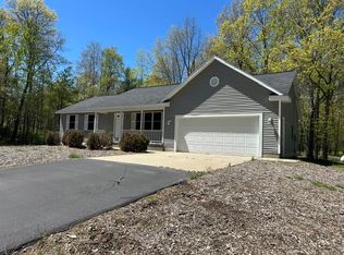 12727 104th Ave, Grand Haven, MI 49417