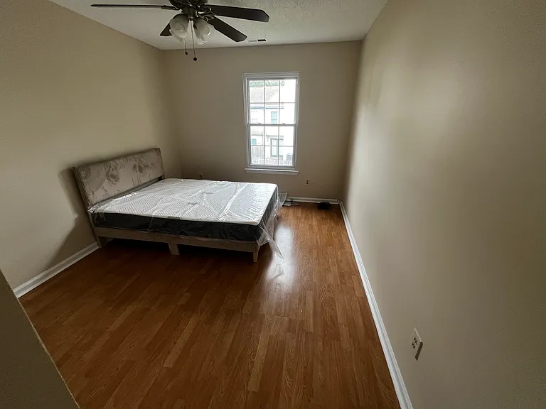 3904 Roebling Ln — Photo 9