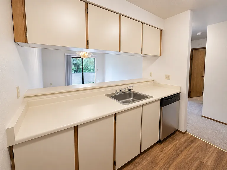 Shorecrest Apartments — Photo 14