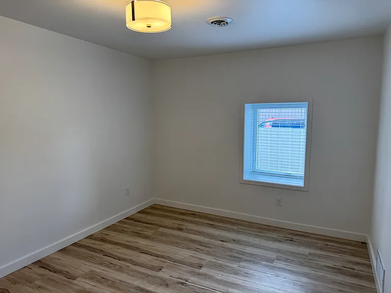 802 W Kemp Ave #1 — Photo 12
