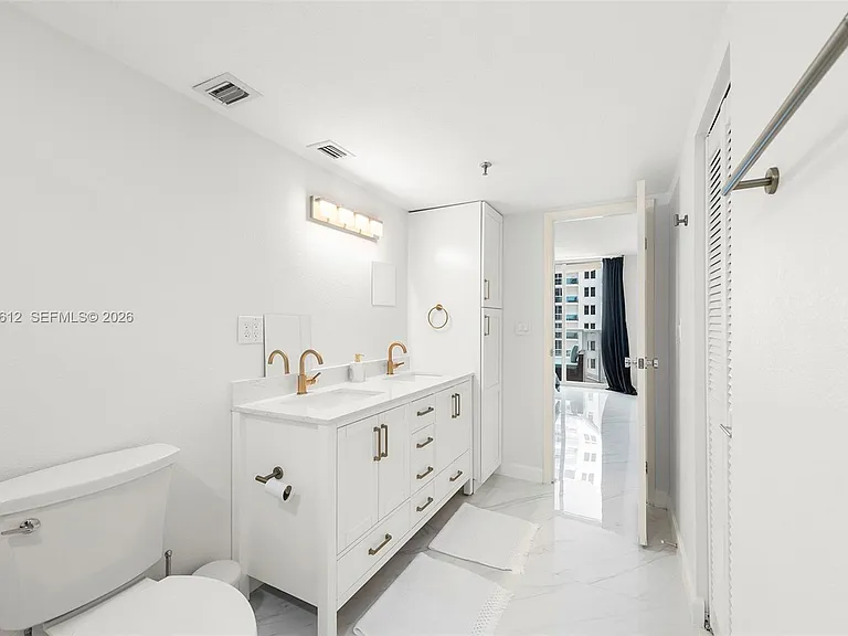 2401 Collins Ave #1007 — Photo 16