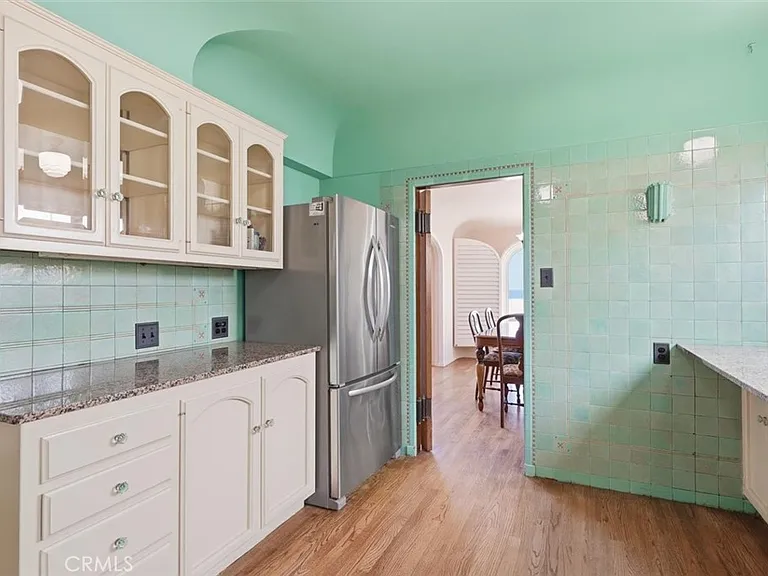 1602 The Strand — Photo 34