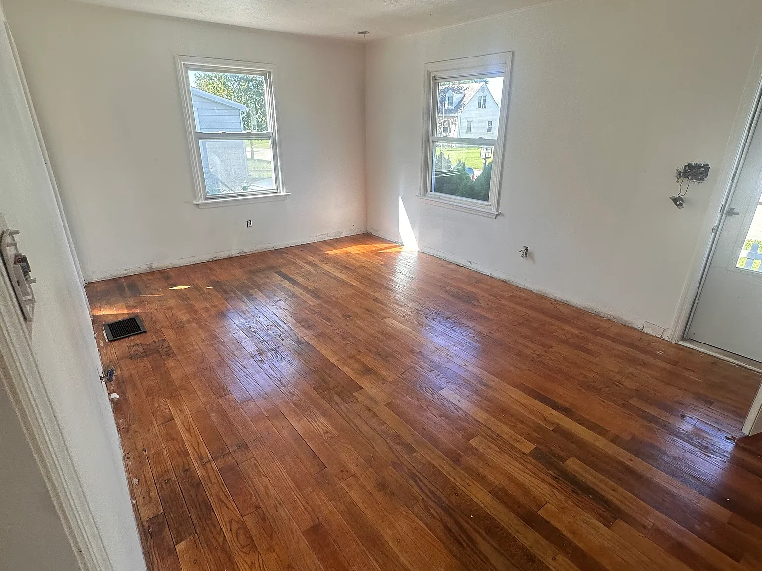 3 bed, 1100 sqft, $1,550 — Photo 3