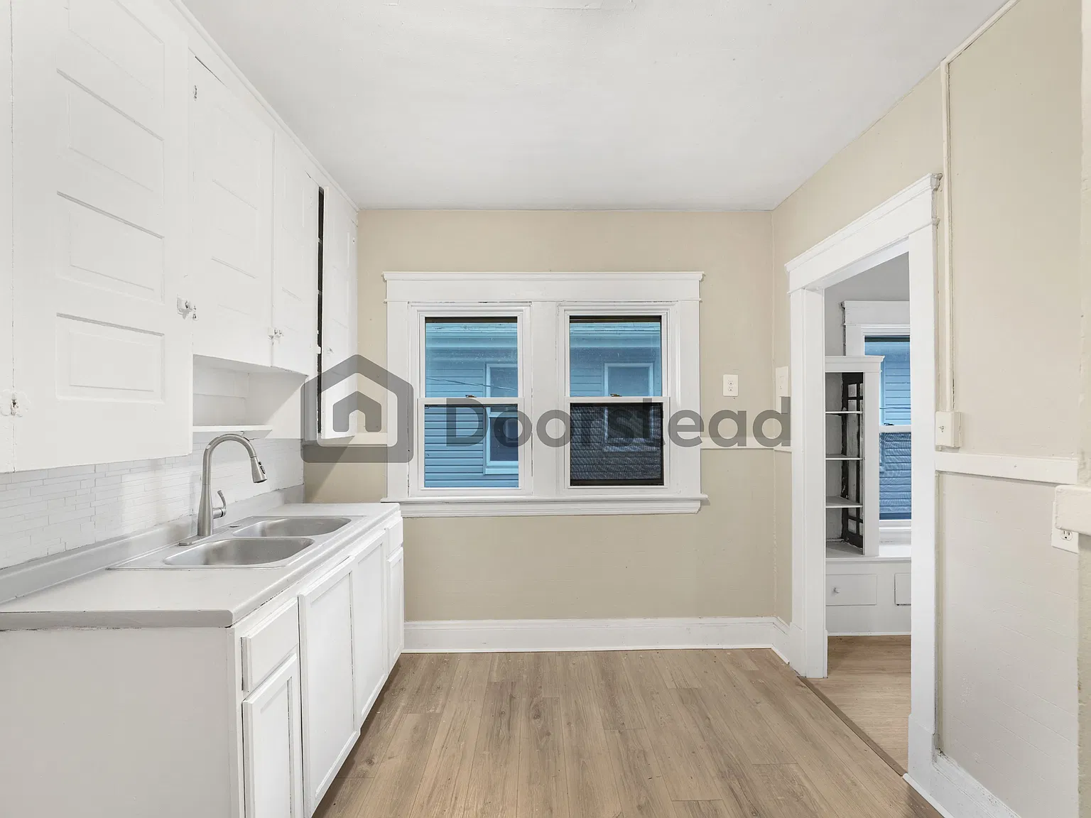 5 bed, 1.0 bath, 1200 sqft, $1,520 — Photo 3