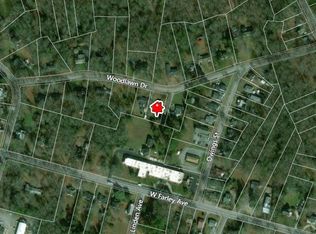 103 Woodlawn Dr, Laurens, SC 29360