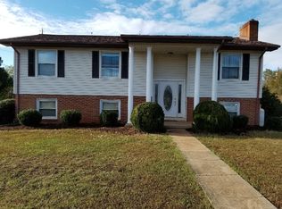 1407 Mack Updike Cir, Bedford, VA 24523