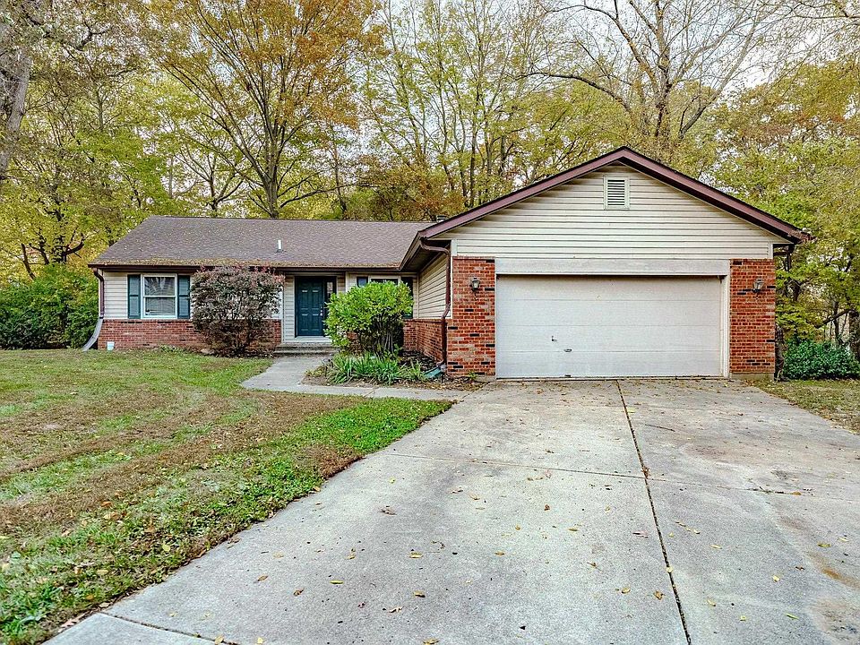 1st image of 90 Mayflower Ct