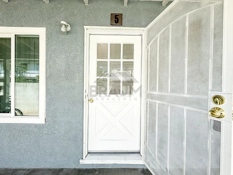 15550 Vanowen St — Photo 20