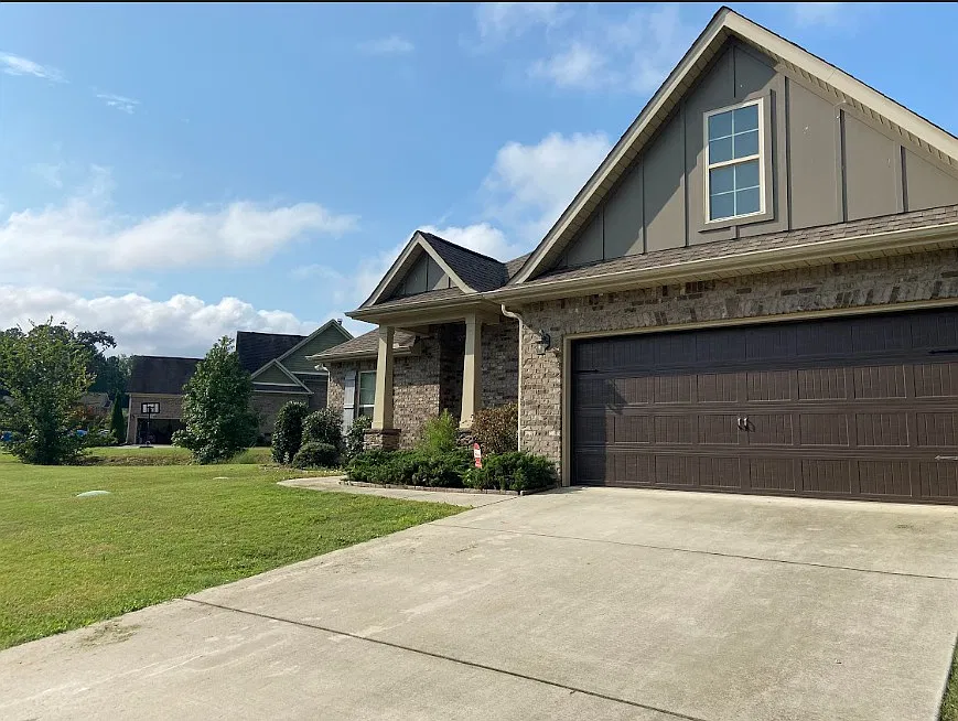 3 bed, 1936 sqft, $2,000 — Photo 1