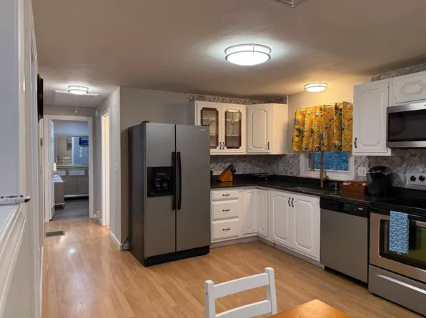 89 Westwood Dr, Sturbridge, MA