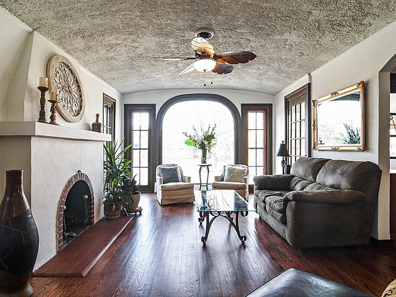 3rd image of 823 N Dunton Ave