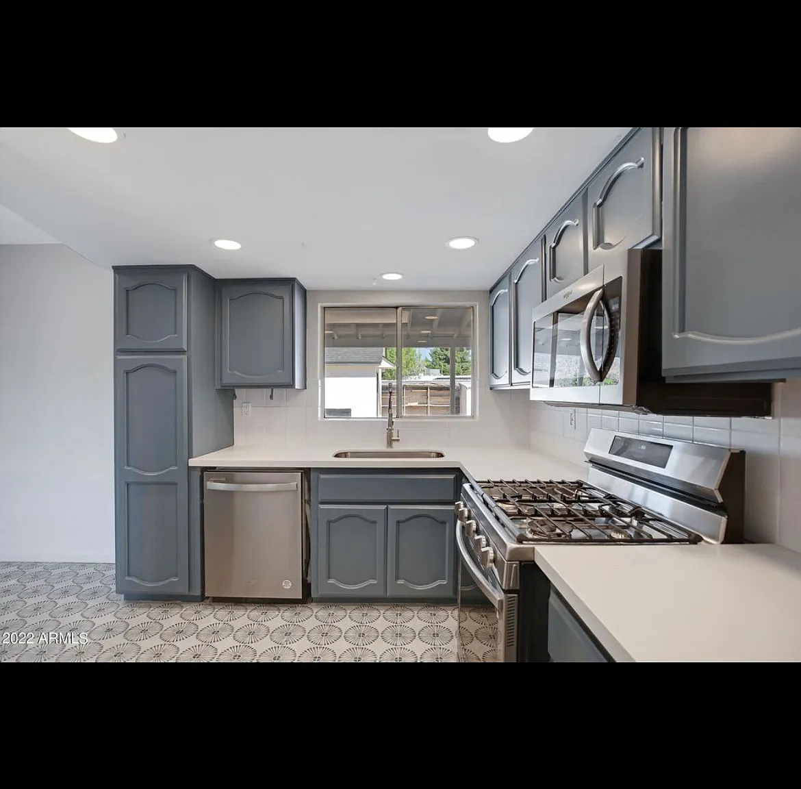 514 W 1st St — Photo 4