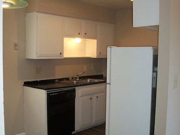 4th image of 700 NW 17th St APT 7