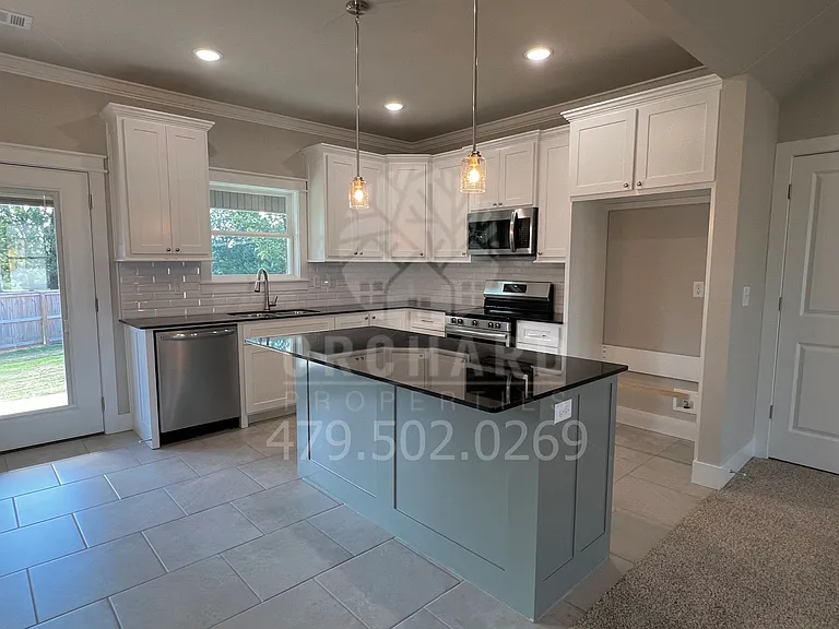 1052 Silver Birch St — Photo 4