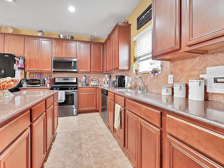 692 Casual Ln — Photo 8