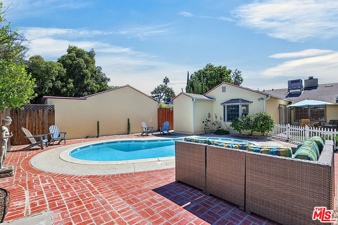 3 bed, 2.0 bath, 2057 sqft, $6,500 — Photo 3