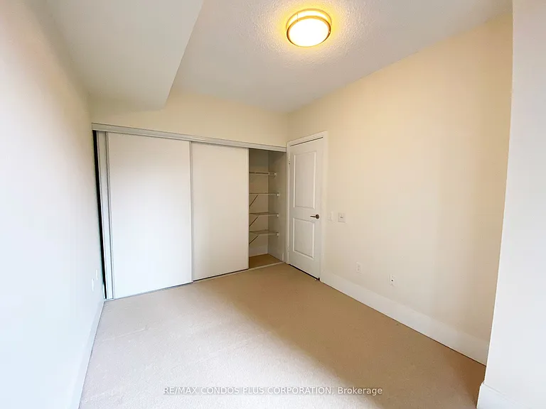 560 Front St W #325 — Photo 12