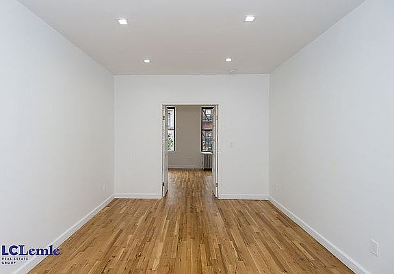 3rd image of 305 E 78th St #4B