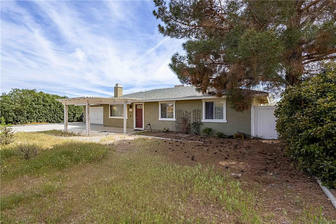 3 bed, 1560 sqft, $2,950 — Photo 3