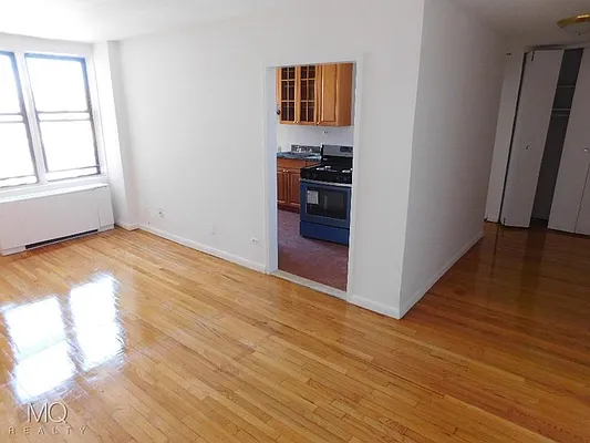 Rented by MQ Realty LLC | media 8