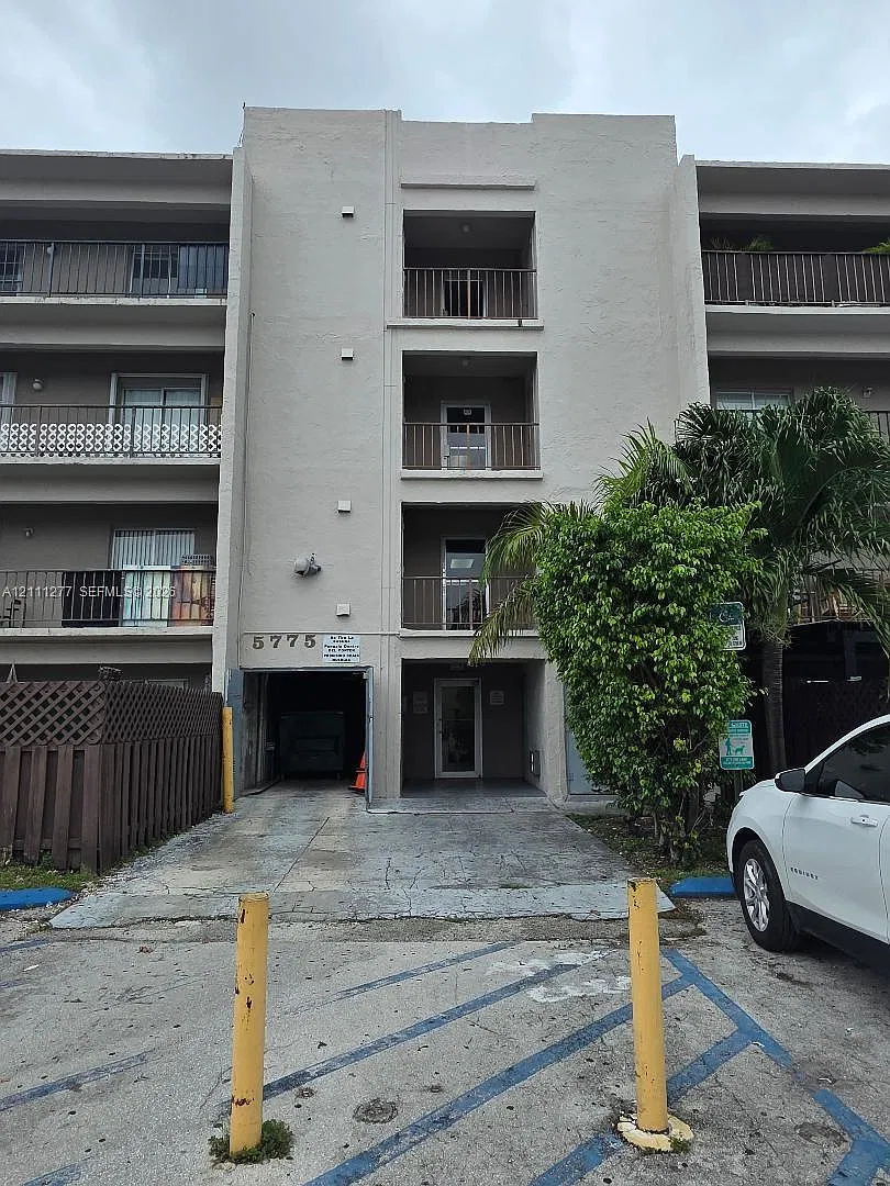 Westland Gardens Condo — Photo 1