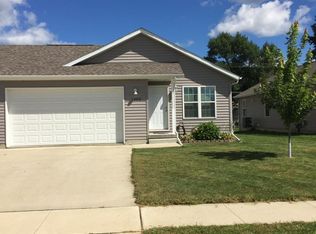 1425 Springbrook Dr, Cedar Falls, IA 50613