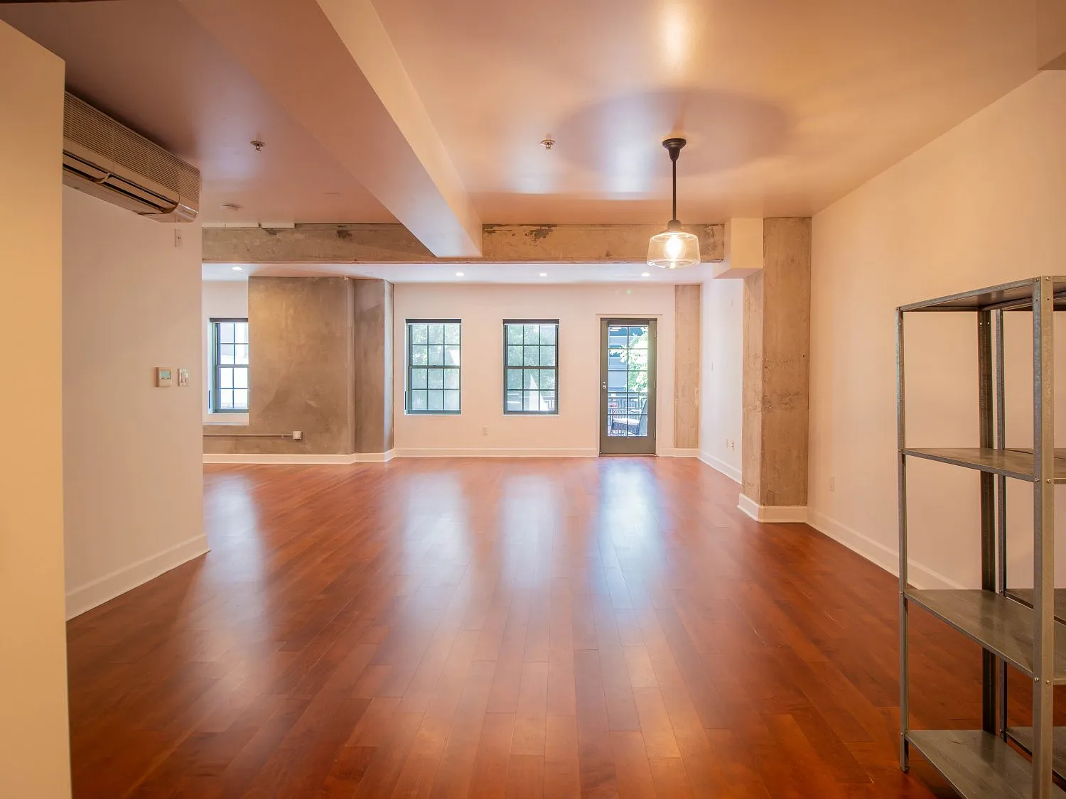 416 S Spring St — Photo 3