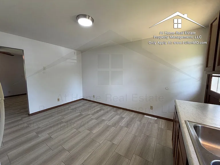 824 Bluff St — Photo 8
