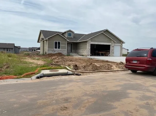 10869 W Cedar Ln, Maize, KS 67101