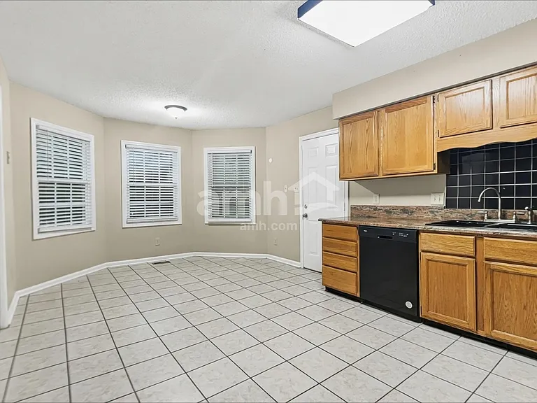 1517 Autumn Ridge Dr — Photo 3