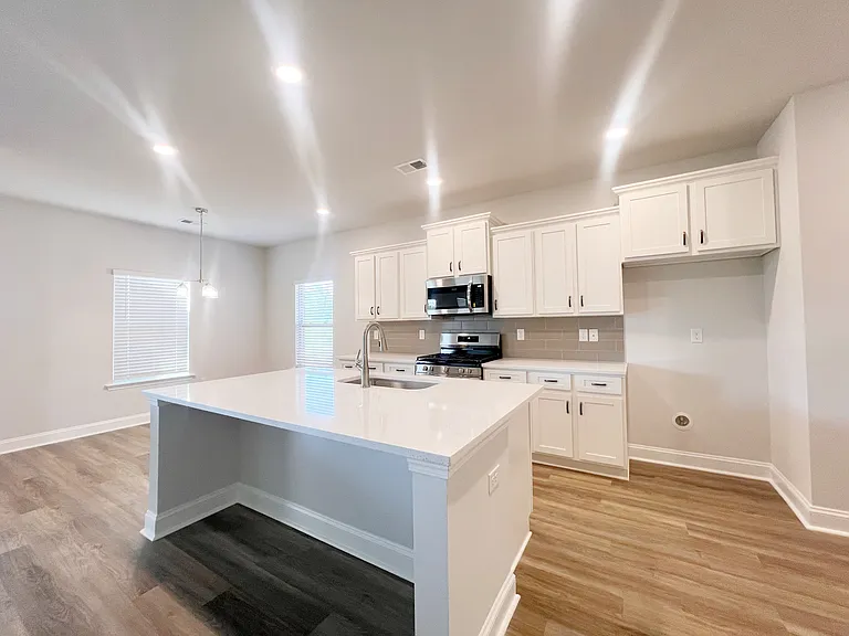 335 Cypress Hollow Trl — Photo 11